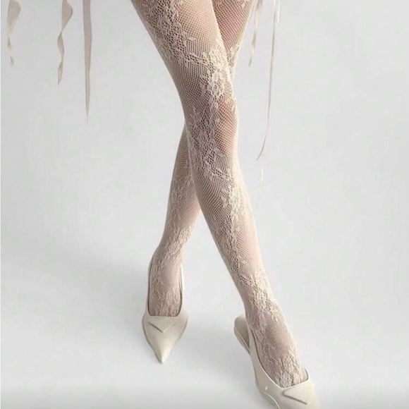 Elegant Lace Patterned Tights - Picture 2 of 3